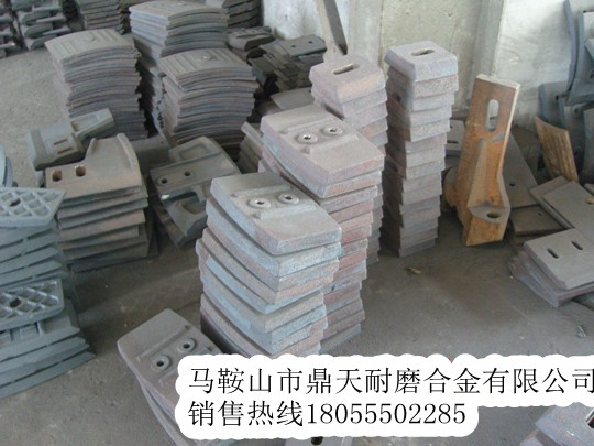 洛陽(yáng)佳一2000水泥攪拌機高鉻襯板、耐磨葉片、攪拌臂安裝維修