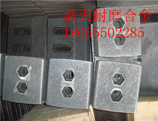 大量現貨出售北京加隆4000好質(zhì)量拌缸葉片、高鉻合金門(mén)襯板報價(jià)